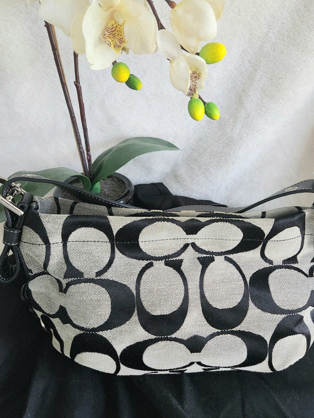 ♣️Coach Black & Grey Signature Shoulder Hobo